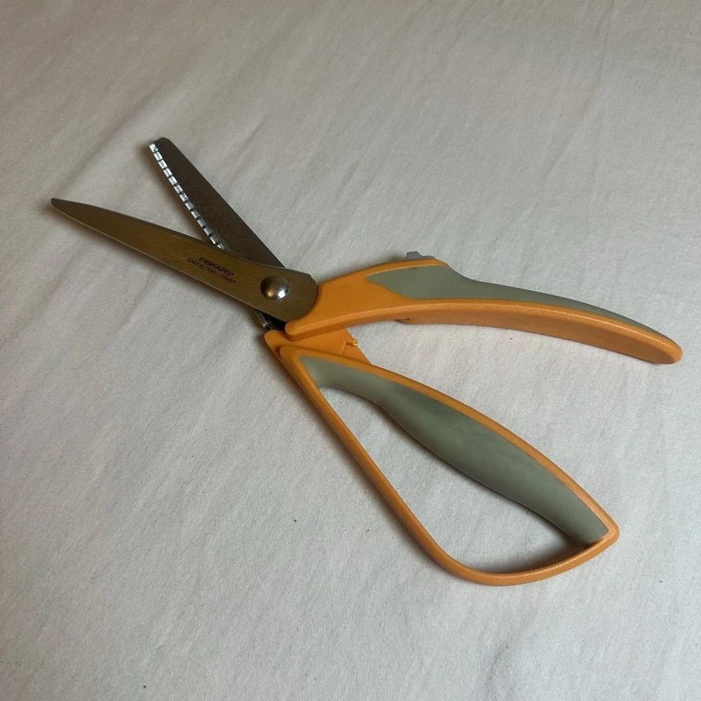 Fiskars Softouch Pinking Shears Scissors Spring Action Soft Touch Pre-owned - Picture 5 of 6